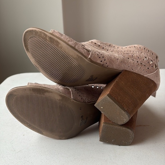 Not Rated Groove Thang Peep Toe Shoe Size 10 - Picture 6 of 9